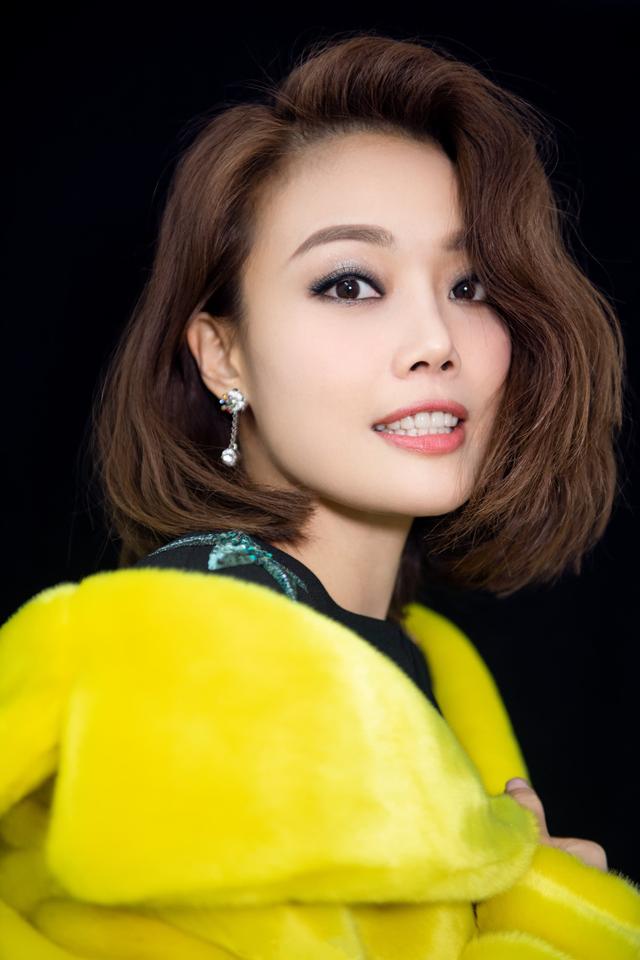 Profile Joey Yung