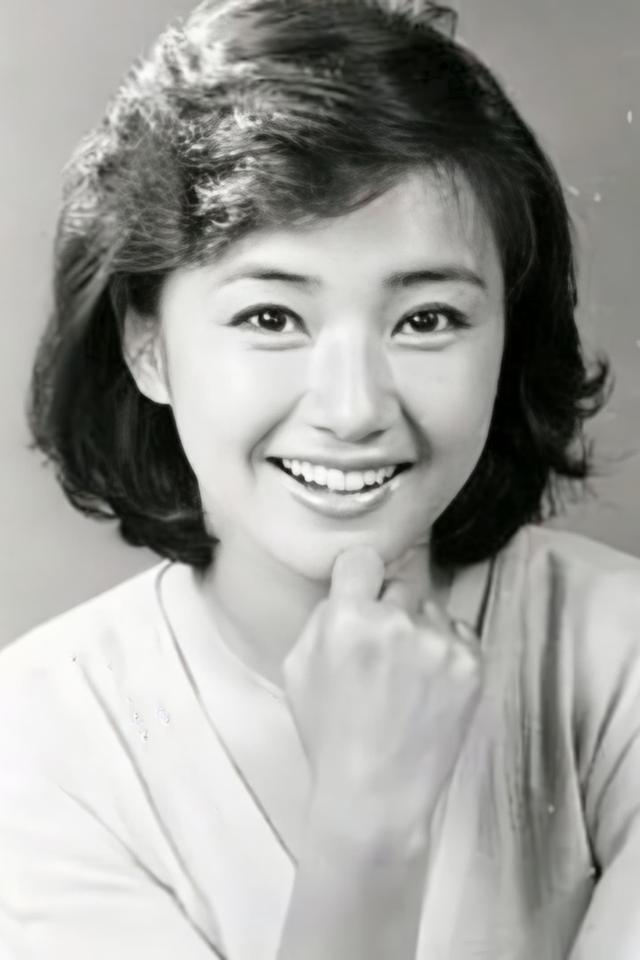 Profile Jeong Yun-hui