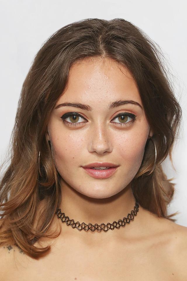 Profile Ella Purnell