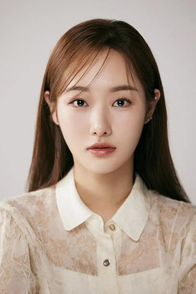 Profile Shon Ji-young