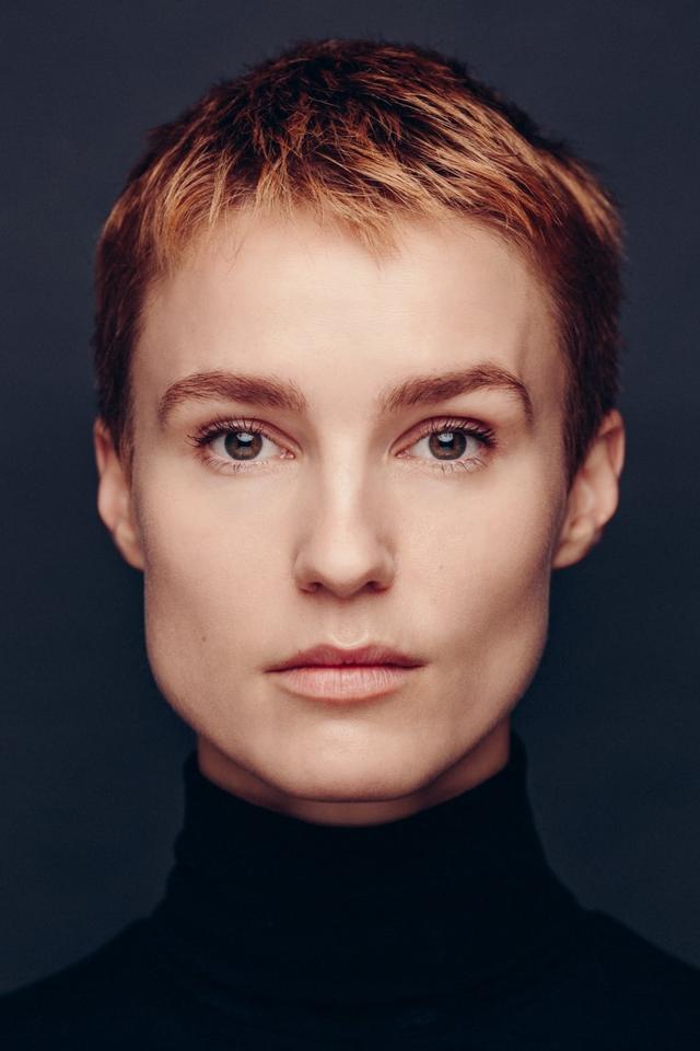 Profile Amanda Collin