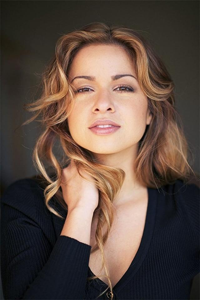 Profile Zara Michales