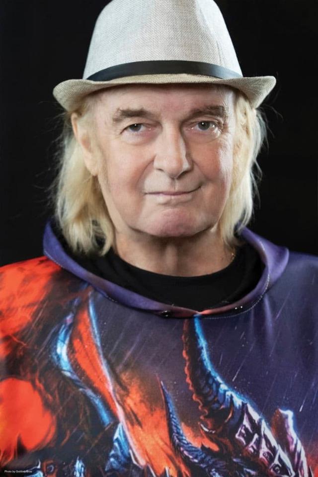 Profile Alan White