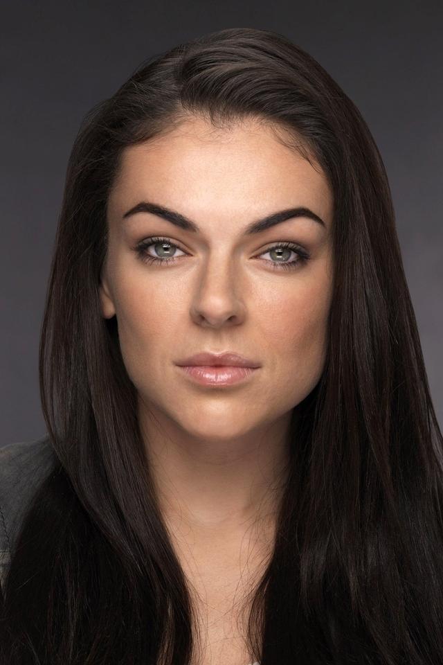 Profile Serinda Swan