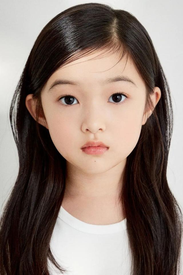Profile Yoon Chae-na