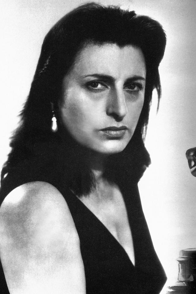 Profile Anna Magnani